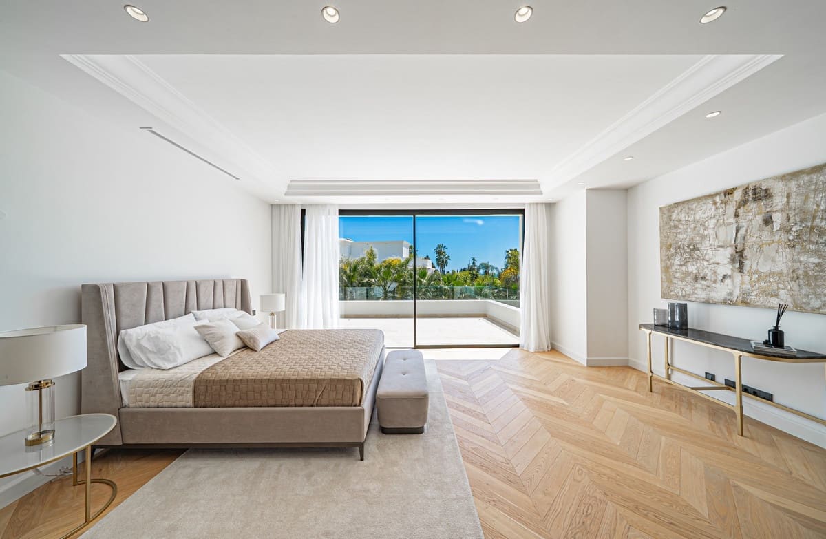 6 bedroom Villa for sale in Golden Mile with pool - € 6,400,000 (Ref: 8703029)