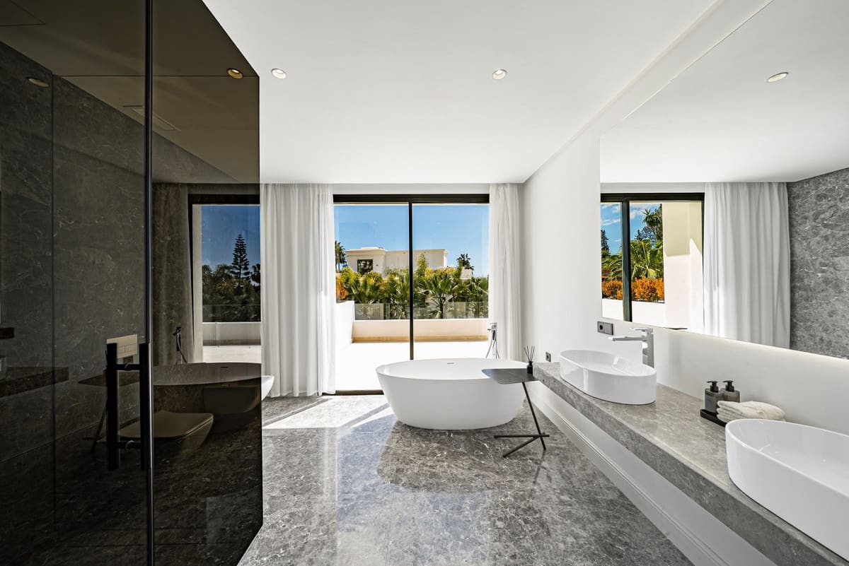 6 bedroom Villa for sale in Golden Mile with pool - € 6,400,000 (Ref: 8703029)