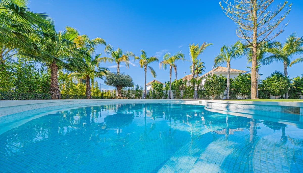 6 bedroom Villa for sale in Golden Mile with pool - € 6,400,000 (Ref: 8703029)