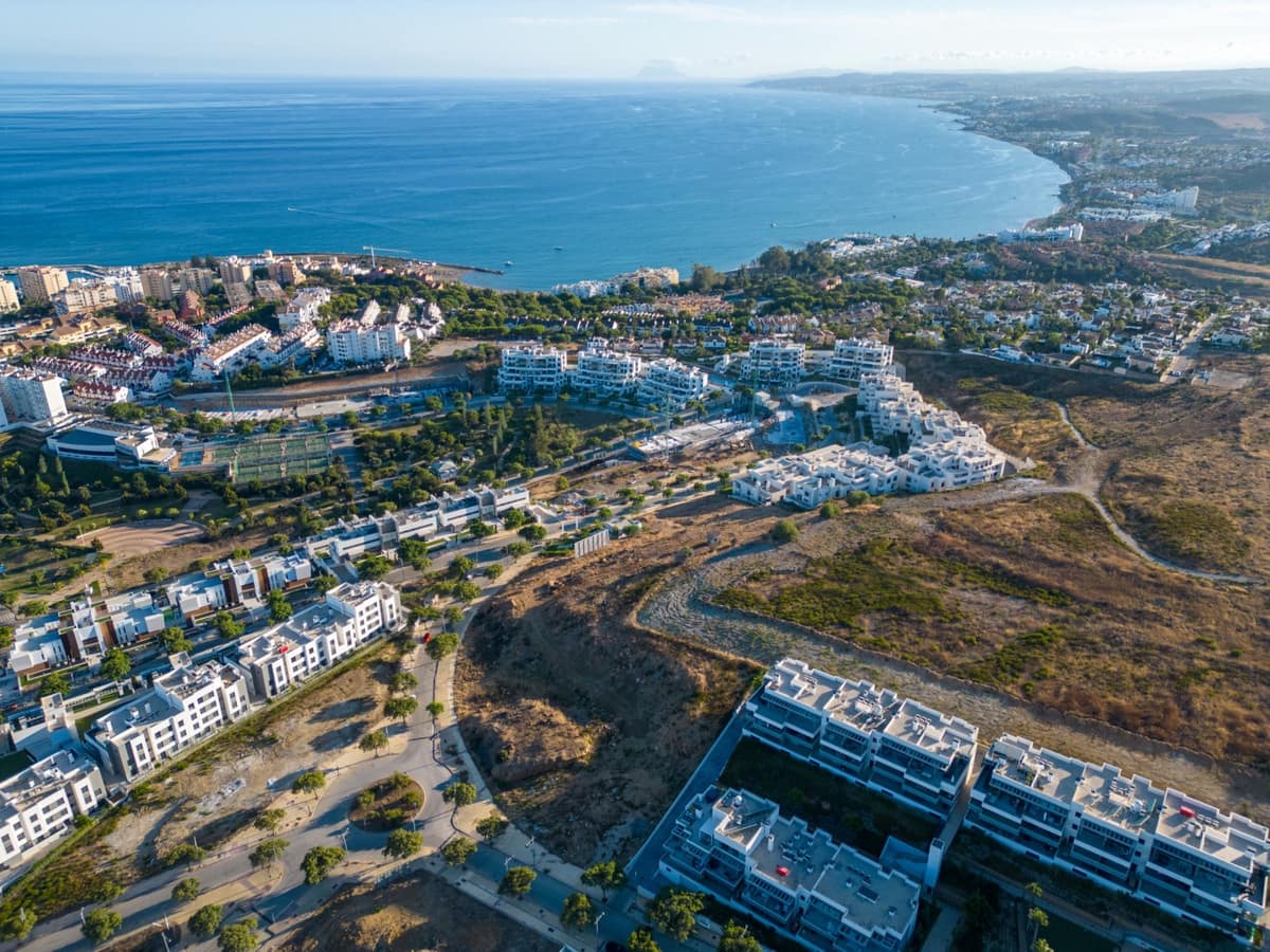 3 bedroom Apartment for sale in Estepona with pool - € 669,000 (Ref: 8703032)