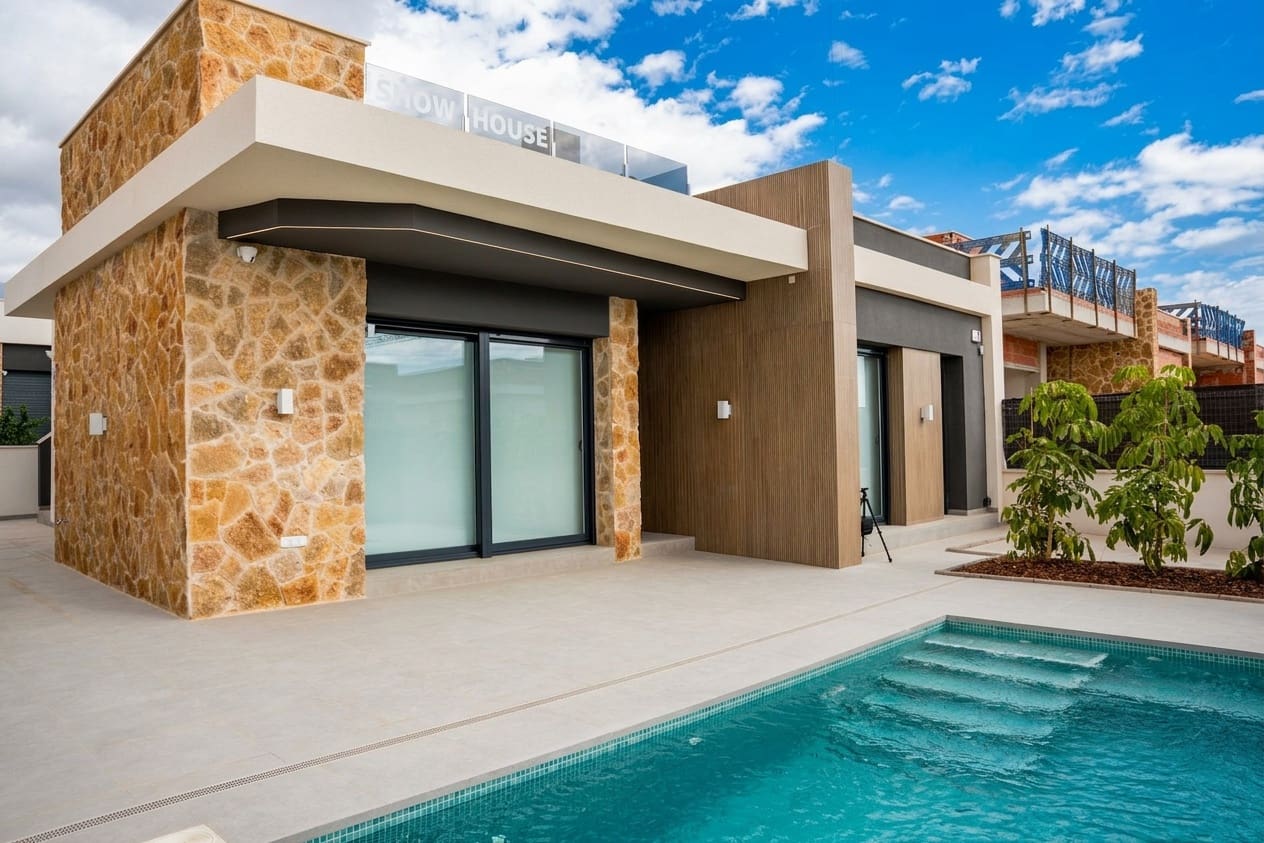 3 bedroom Villa for sale in Rojales with pool - € 549,000 (Ref: 8709187)
