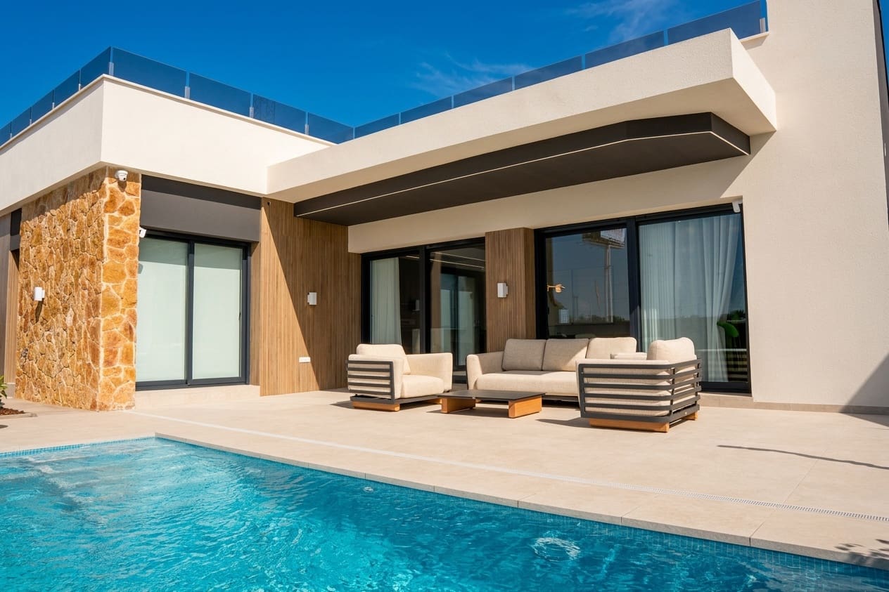 3 bedroom Bungalow for sale in Rojales with pool - € 549,000 (Ref: 8709192)