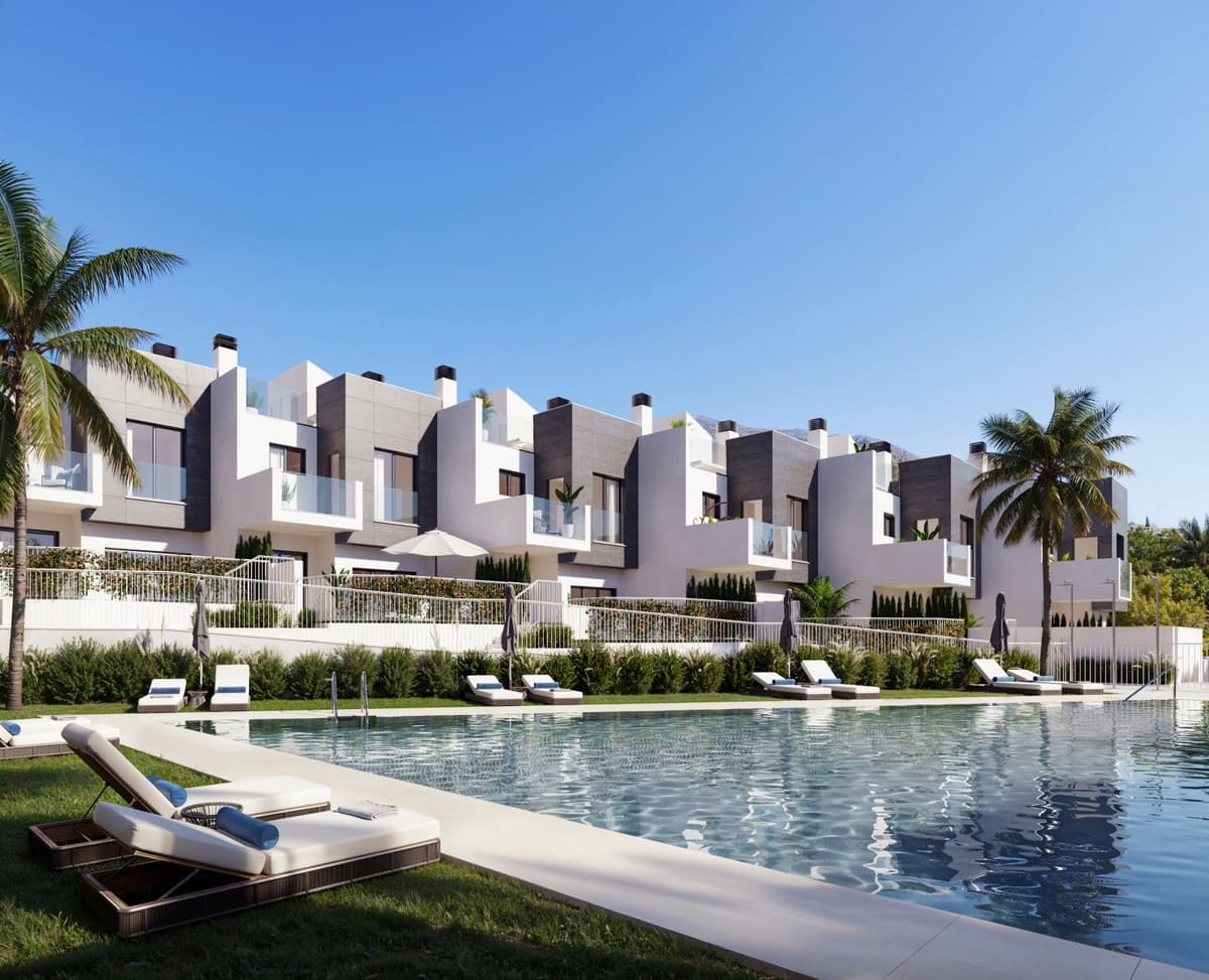 3 soveværelse Semi-Rækkehus til salg i Fuengirola med swimmingpool - € 493.000 (Ref: 8735442)