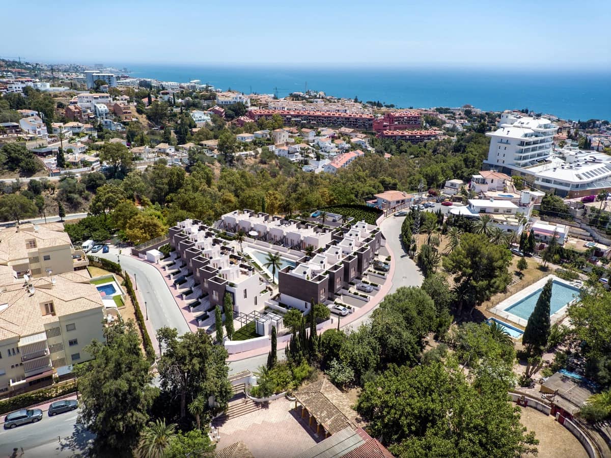 3 soveværelse Semi-Rækkehus til salg i Fuengirola med swimmingpool - € 493.000 (Ref: 8735442)