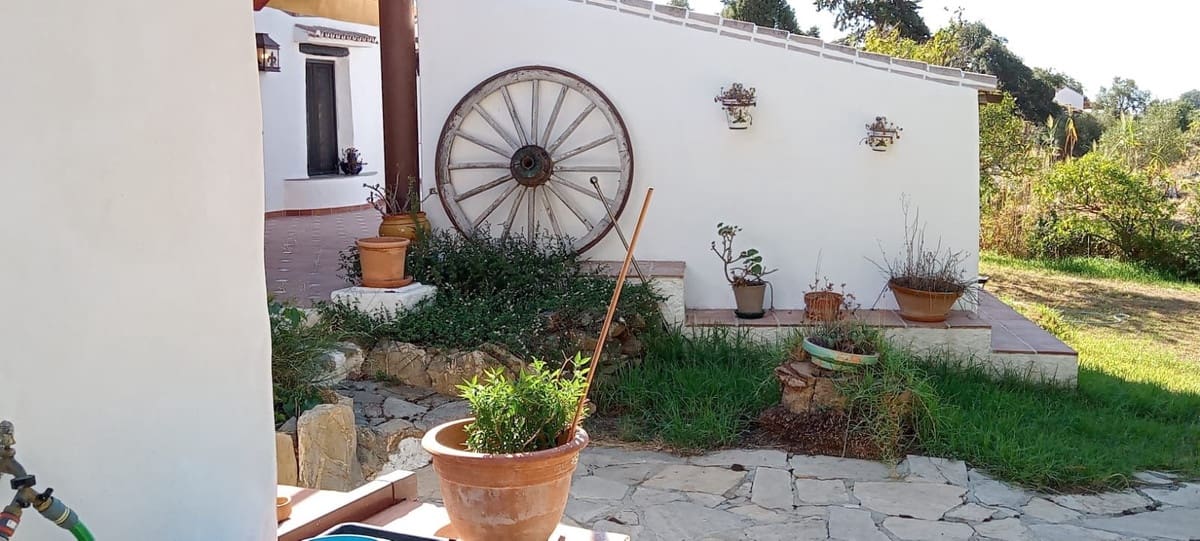 4 soveværelse Finca/Landehus til salg i Casares med swimmingpool garage - € 850.000 (Ref: 8737626)