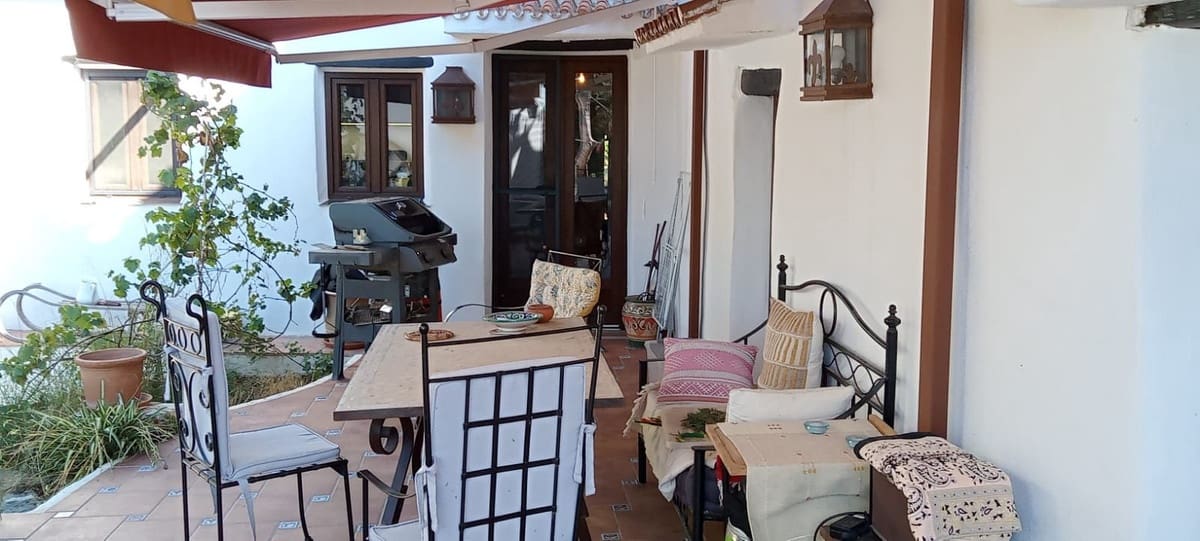 4 soveværelse Finca/Landehus til salg i Casares med swimmingpool garage - € 850.000 (Ref: 8737626)