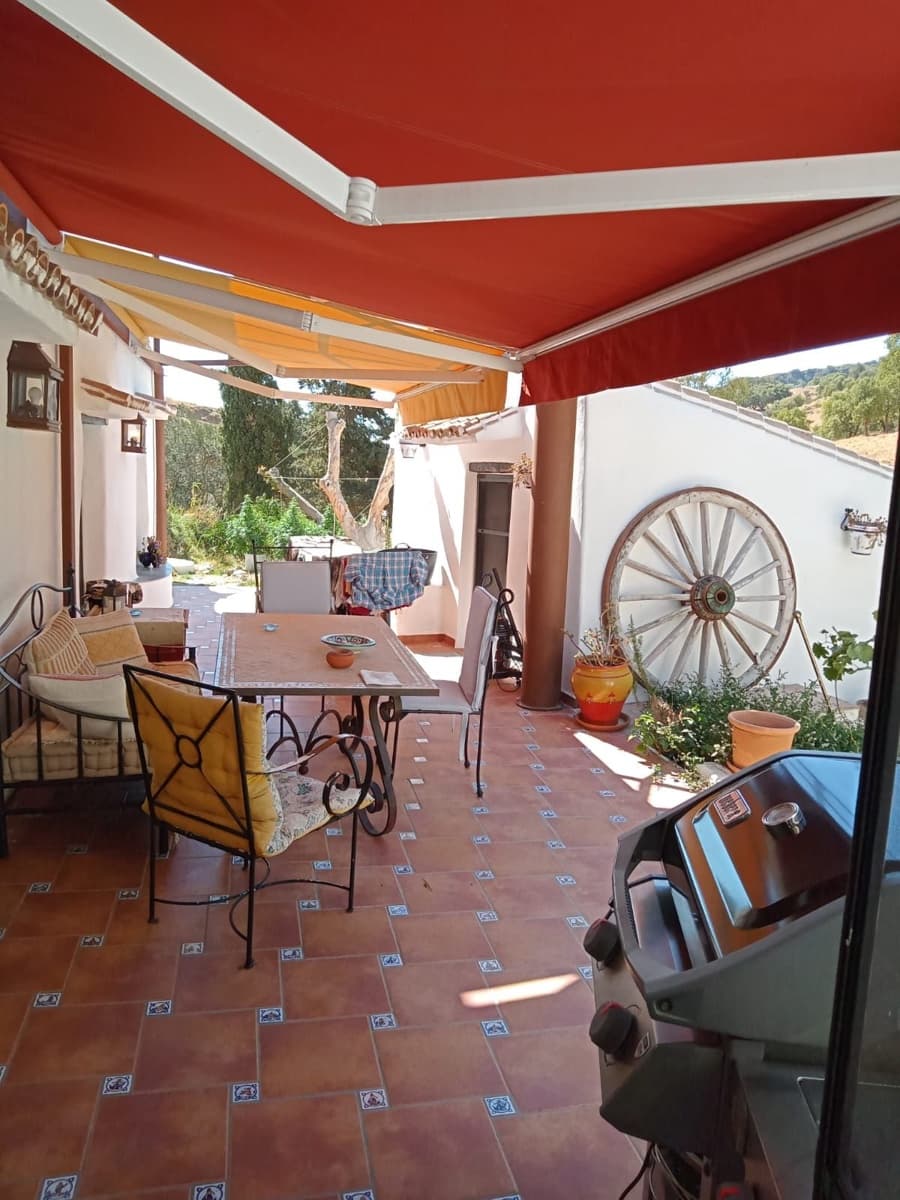 4 soveværelse Finca/Landehus til salg i Casares med swimmingpool garage - € 850.000 (Ref: 8737626)