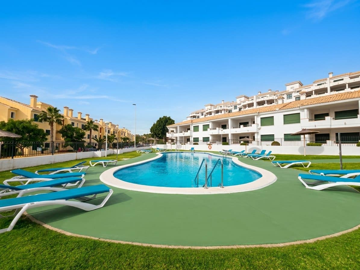 2 sovrum Lägenhet till salu i Alicante stad med pool - 298 000 € (Ref: 8773487)