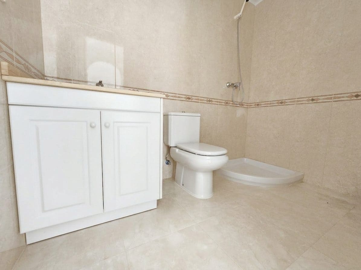 2 sovrum Lägenhet till salu i Alicante stad med pool - 298 000 € (Ref: 8773487)