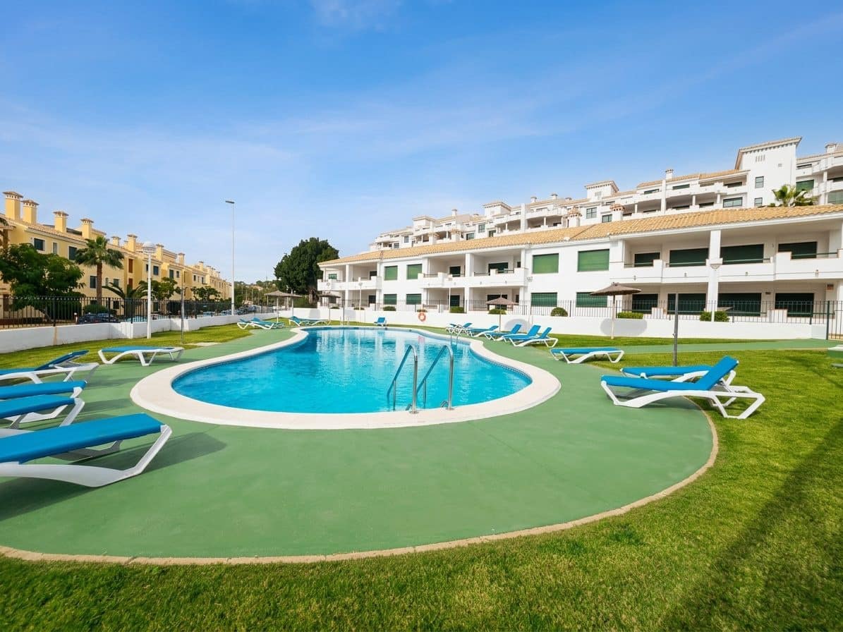 2 sovrum Lägenhet till salu i Alicante stad med pool - 298 000 € (Ref: 8773487)