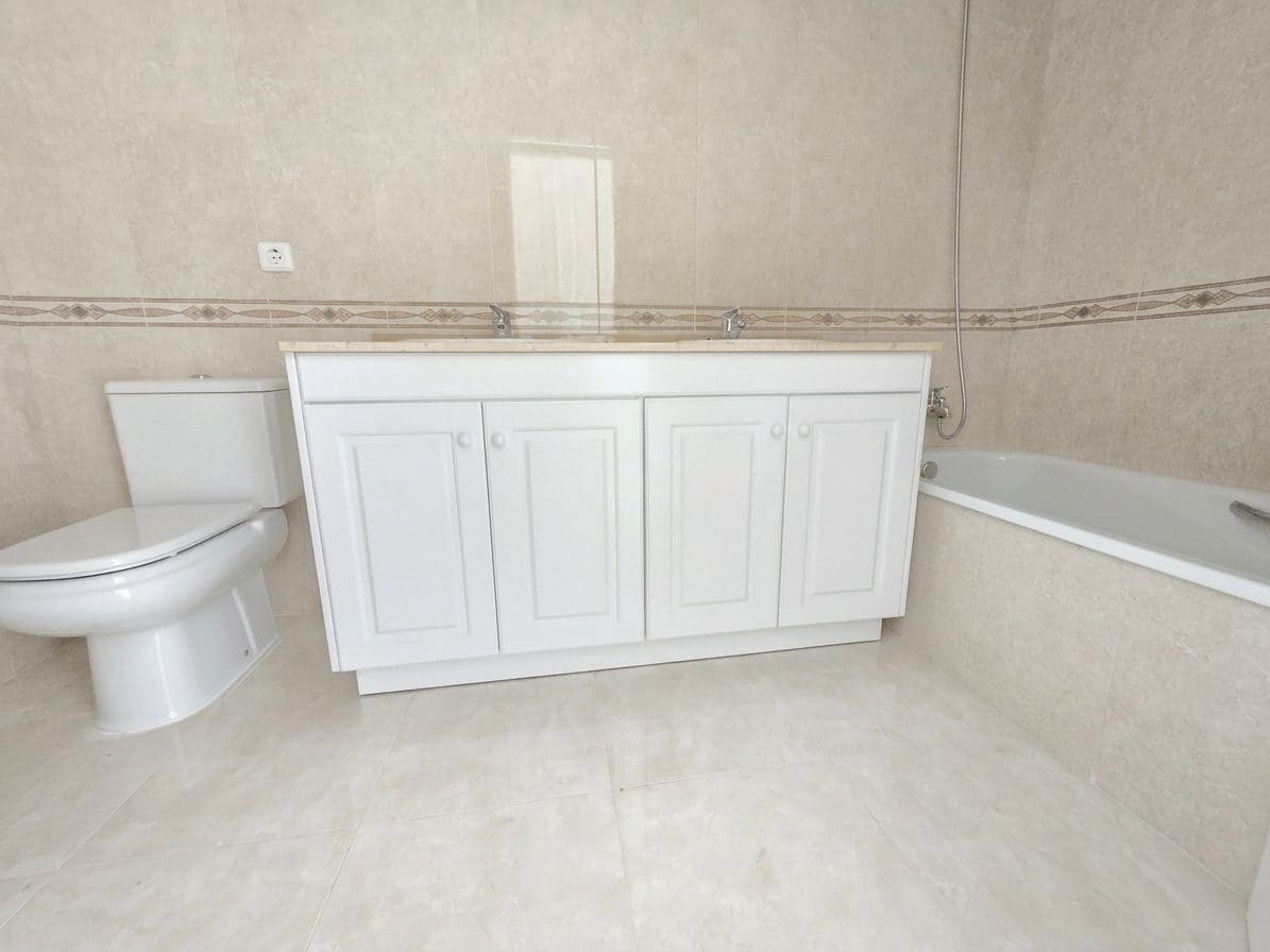 2 sovrum Lägenhet till salu i Alicante stad med pool - 298 000 € (Ref: 8773487)