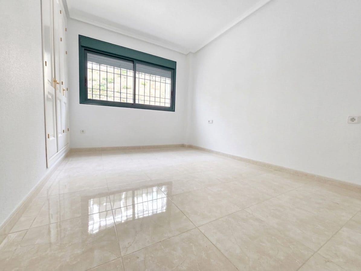 2 sovrum Lägenhet till salu i Alicante stad med pool - 298 000 € (Ref: 8773487)