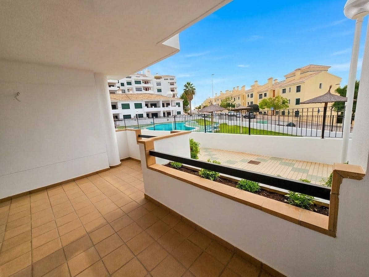 2 sovrum Lägenhet till salu i Alicante stad med pool - 298 000 € (Ref: 8773487)