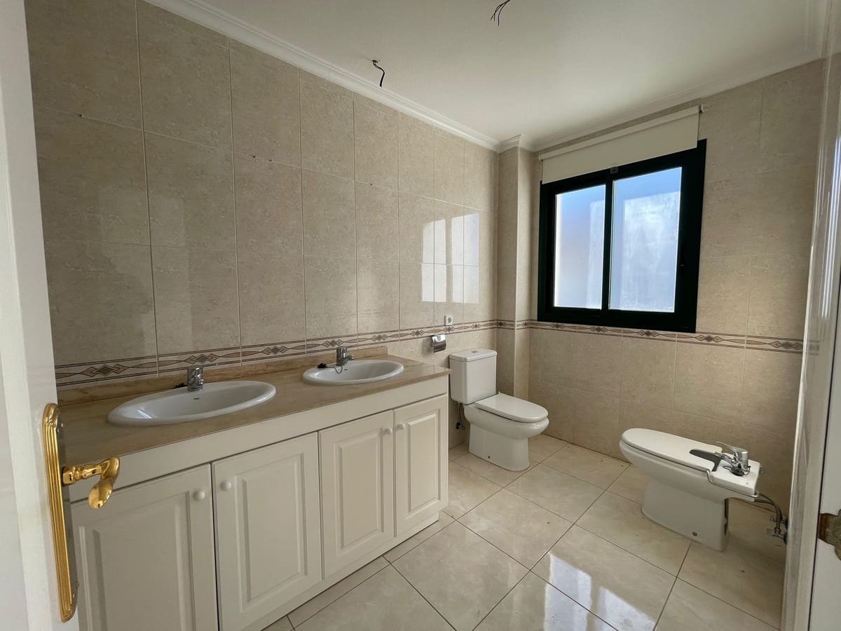 2 bedroom Apartment for sale in Campoamor with pool - € 219,400 (Ref: 8776198)