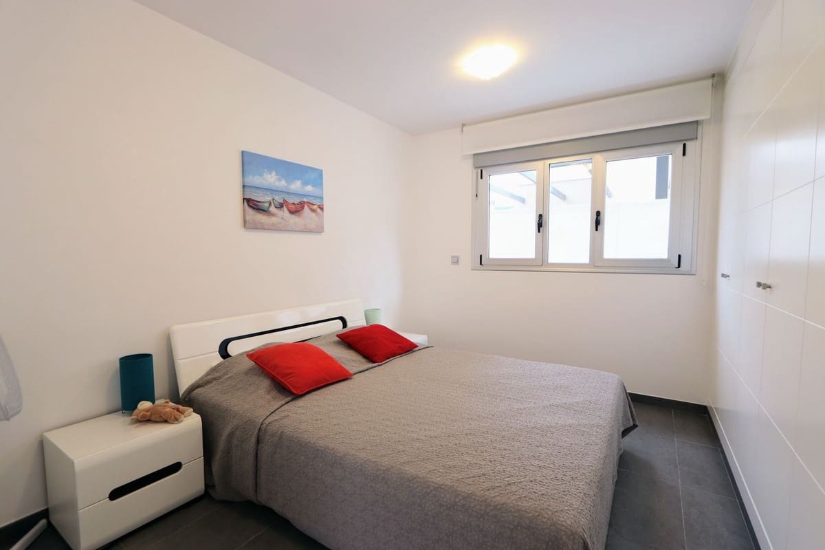 3 makuuhuone Huvila myytävänä paikassa Torre de la Horadada mukana uima-altaan 
autotalli - 635 000 € (Ref: 8776210)