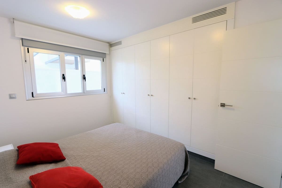 3 makuuhuone Huvila myytävänä paikassa Torre de la Horadada mukana uima-altaan 
autotalli - 635 000 € (Ref: 8776210)