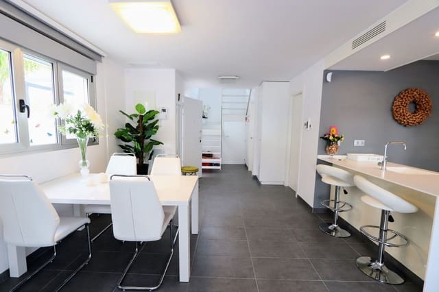 Chalet de 3 habitaciones en Torre de la Horadada, Pilar de la Horadada en venta con piscina garaje - 635.000 € (Ref: 8776210)