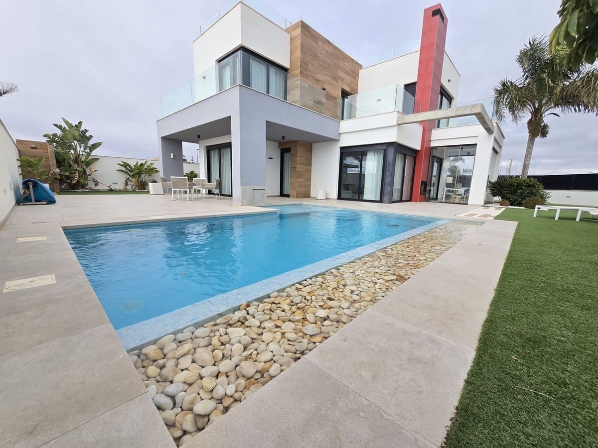 3 bedroom Villa for sale in Los Alcazares with pool garage - € 895,000 (Ref: 8781505)
