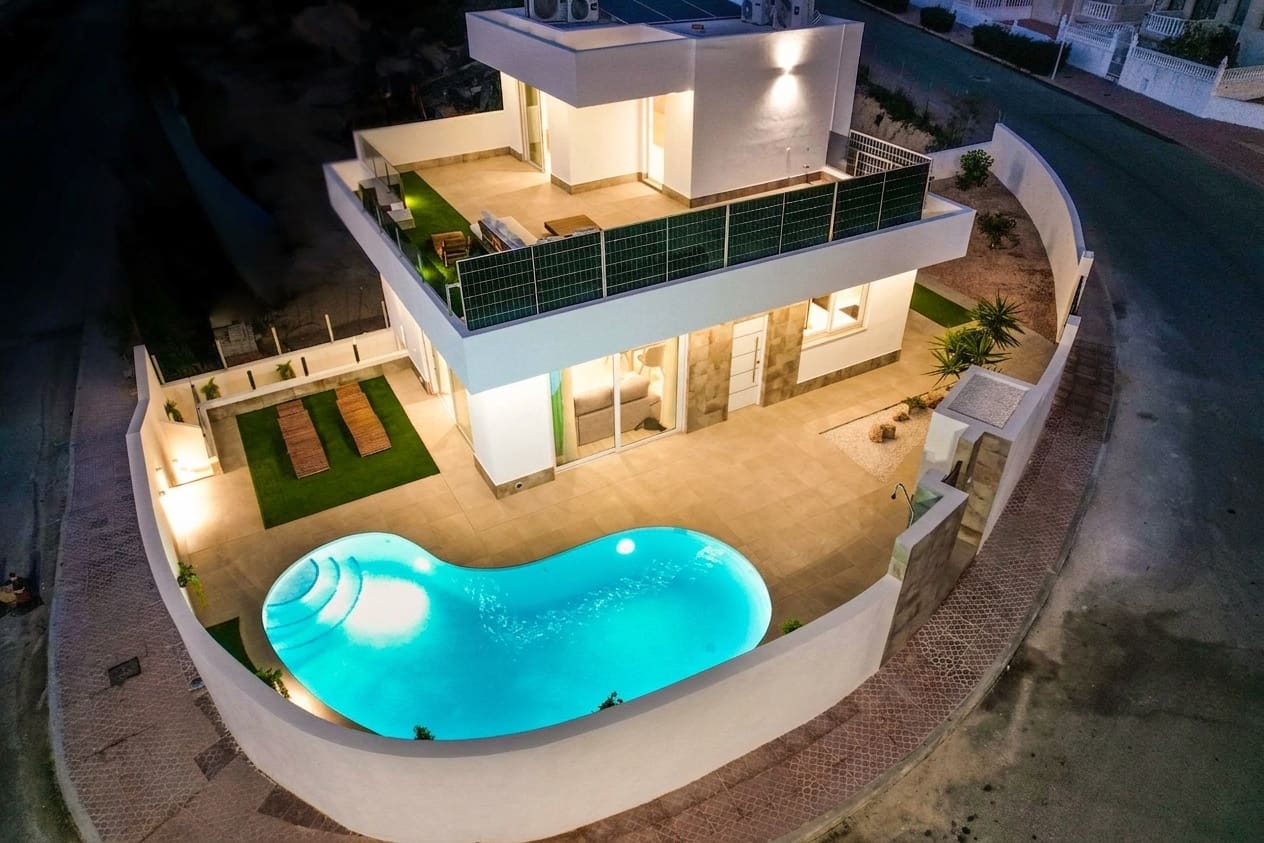 3 bedroom Bungalow for sale in Rojales with pool - € 598,000 (Ref: 8793526)