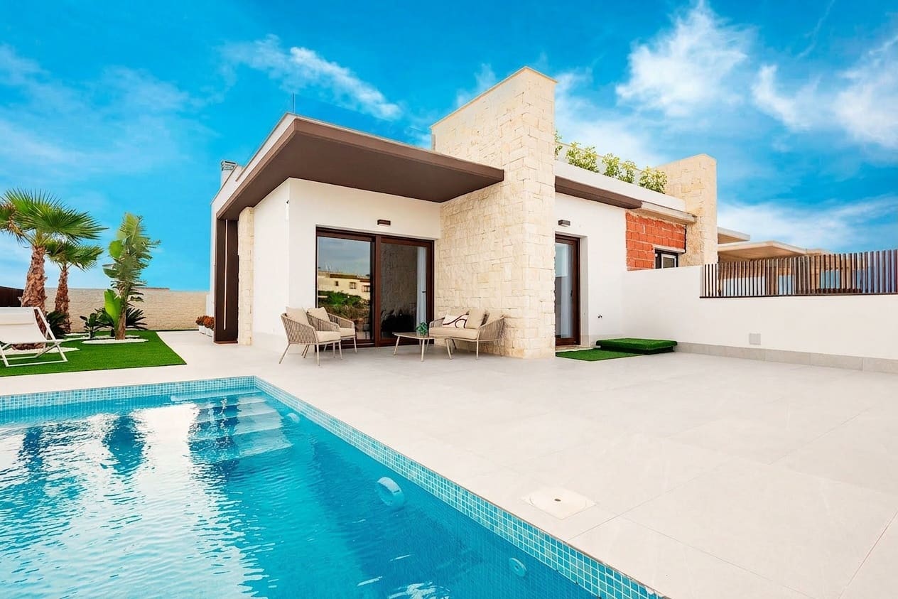 2 bedroom Villa for sale in Orihuela with pool - € 356,000 (Ref: 8793529)