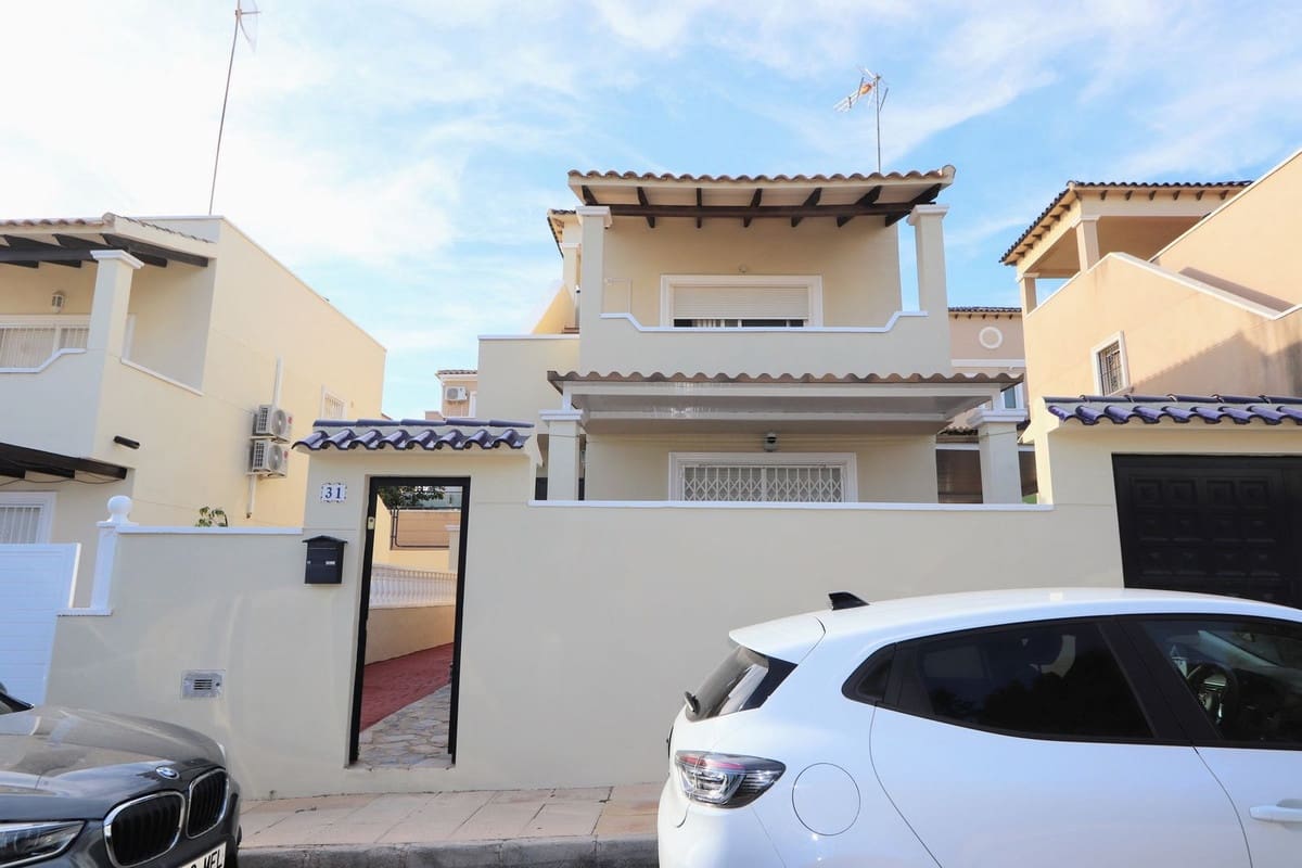3 soveværelse Villa til salg i Villamartin med swimmingpool garage - € 295.000 (Ref: 8809492)
