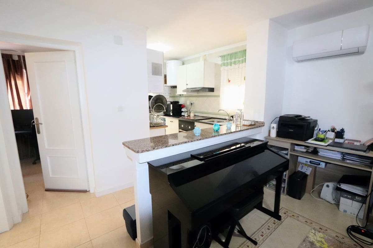 3 soveværelse Villa til salg i Villamartin med swimmingpool garage - € 295.000 (Ref: 8809492)