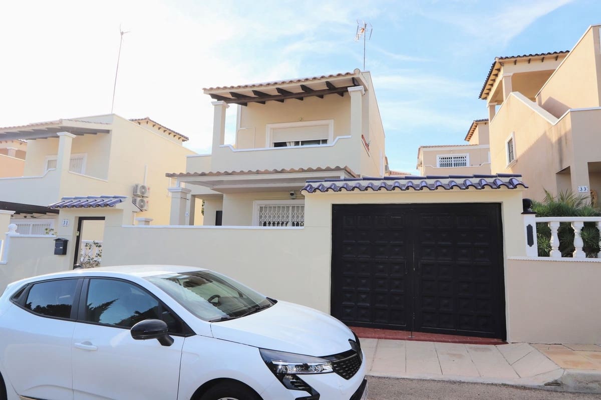 3 soveværelse Villa til salg i Villamartin med swimmingpool garage - € 295.000 (Ref: 8809492)
