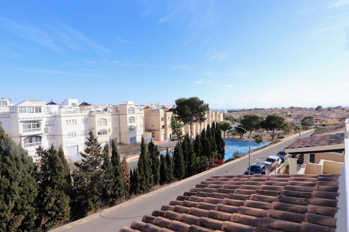 3 soveværelse Villa til salg i Villamartin med swimmingpool garage - € 295.000 (Ref: 8809492)