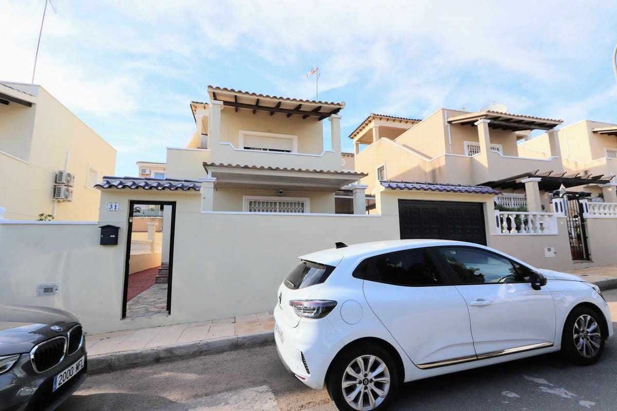 3 soveværelse Villa til salg i Villamartin med swimmingpool garage - € 295.000 (Ref: 8809492)