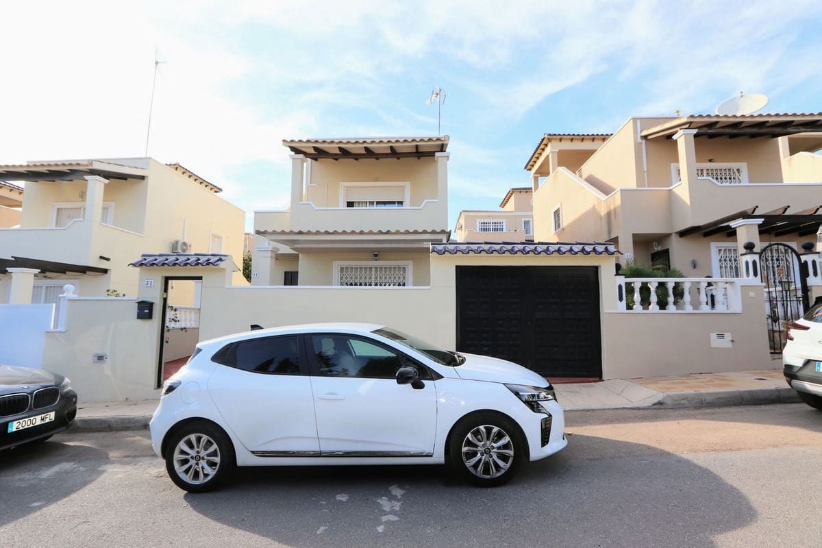 3 soveværelse Villa til salg i Villamartin med swimmingpool garage - € 295.000 (Ref: 8809492)