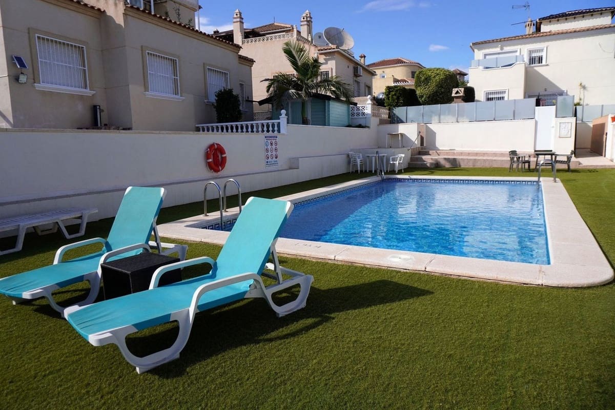 3 soveværelse Villa til salg i Villamartin med swimmingpool garage - € 295.000 (Ref: 8809492)