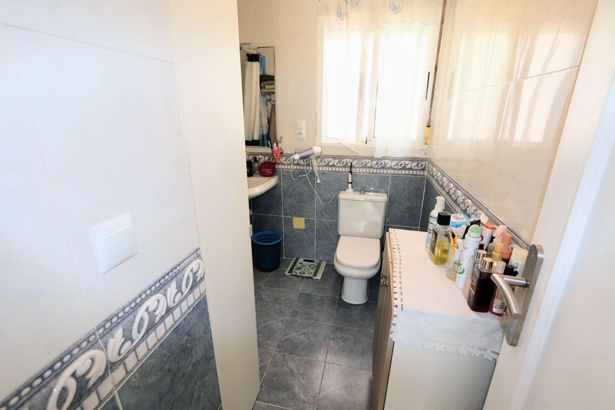 Chalet de 3 habitaciones en Villamartin en venta con piscina garaje - 295.000 € (Ref: 8809492)