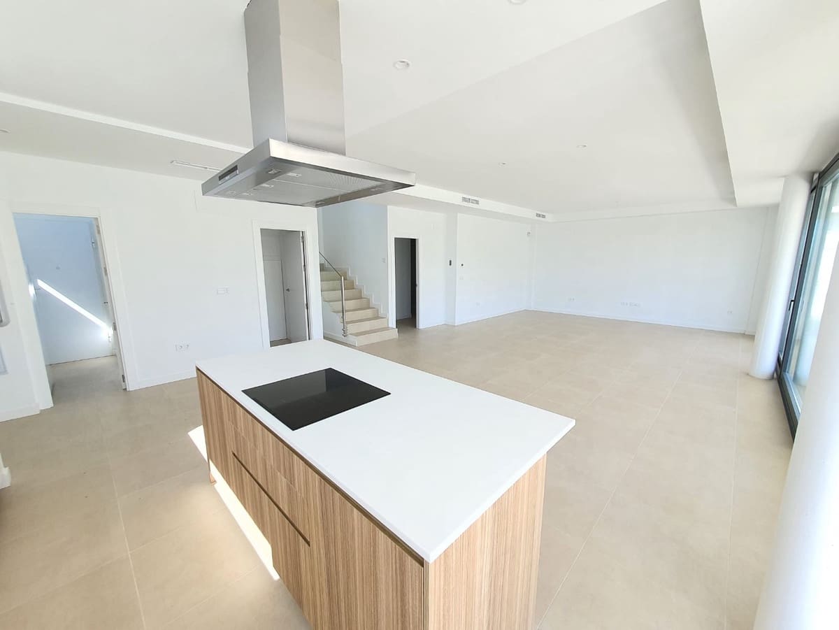 4 sovrum Villa till salu i La Duquesa / Puerto de la Duquesa med pool - 1 065 000 € (Ref: 8815622)