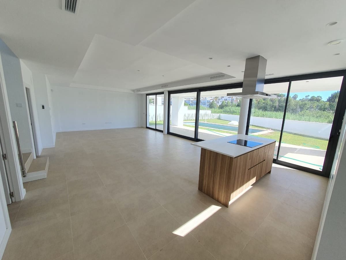4 camera da letto Villa in vendita in La Duquesa / Puerto de la Duquesa con piscina - 1.065.000 € (Rif: 8815622)