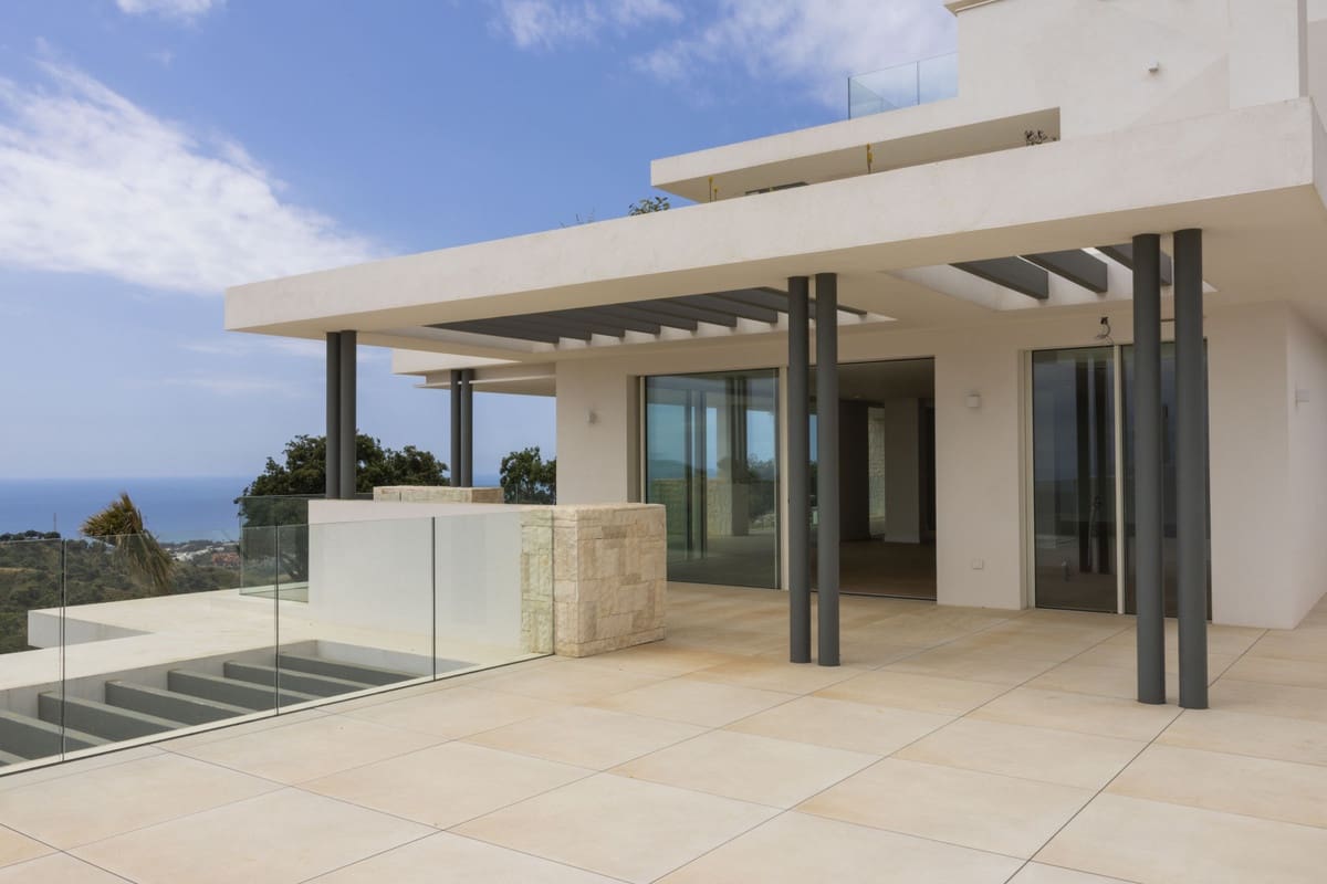2 bedroom Apartment for sale in Ojen with pool - € 960,000 (Ref: 8851507)