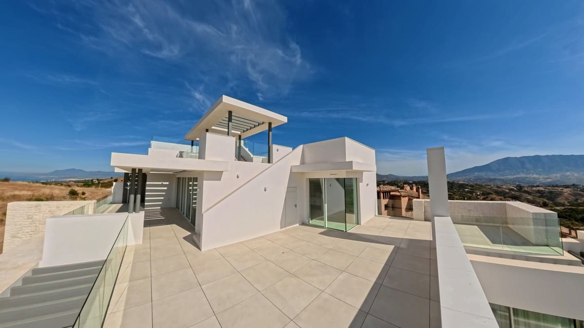 2 bedroom Apartment for sale in Ojen with pool - € 960,000 (Ref: 8851507)