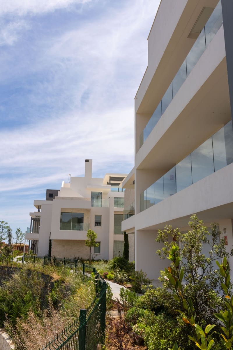 2 bedroom Apartment for sale in Ojen with pool - € 960,000 (Ref: 8851507)