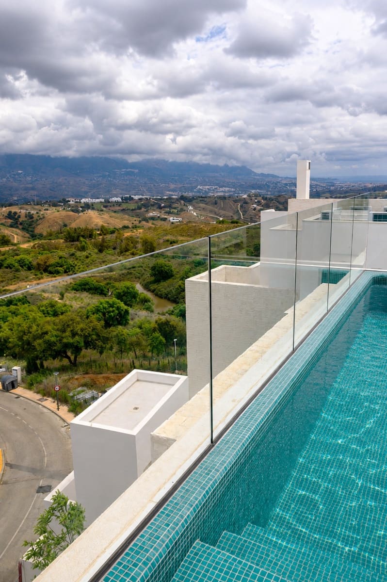 2 bedroom Apartment for sale in Ojen with pool - € 960,000 (Ref: 8851507)