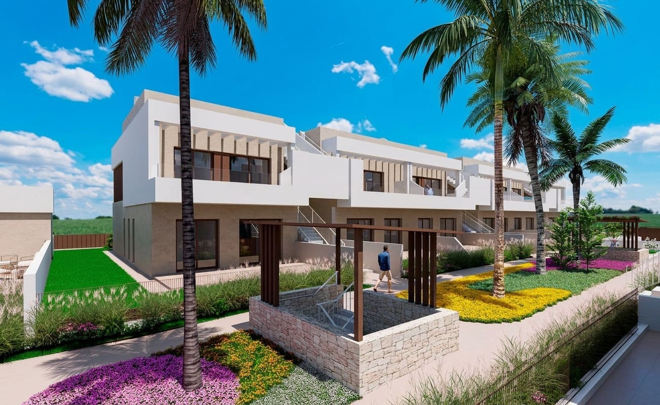 3 bedroom Bungalow for sale in Los Alcazares with pool - € 320,000 (Ref: 8851513)