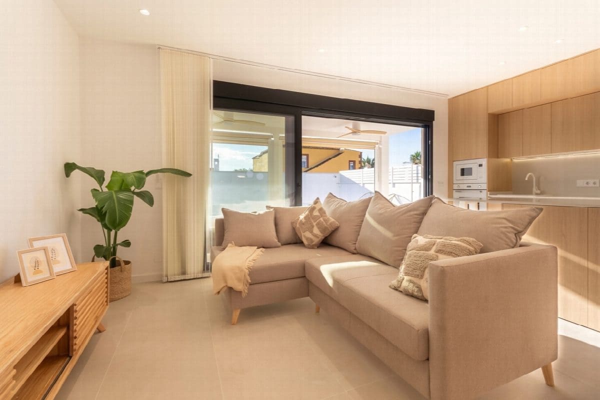 3 bedroom Villa for sale in Torrevieja with pool - € 499,000 (Ref: 8854714)