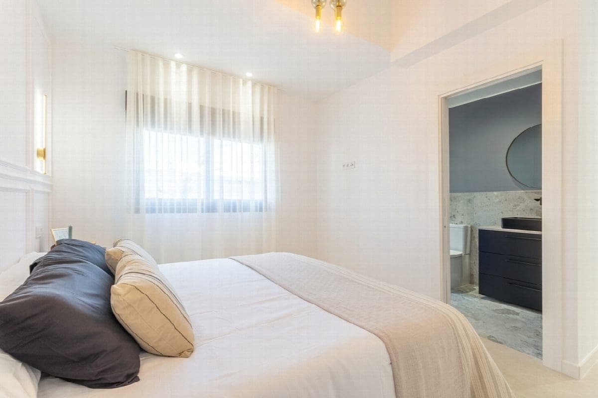 3 bedroom Villa for sale in Torrevieja with pool - € 499,000 (Ref: 8854714)