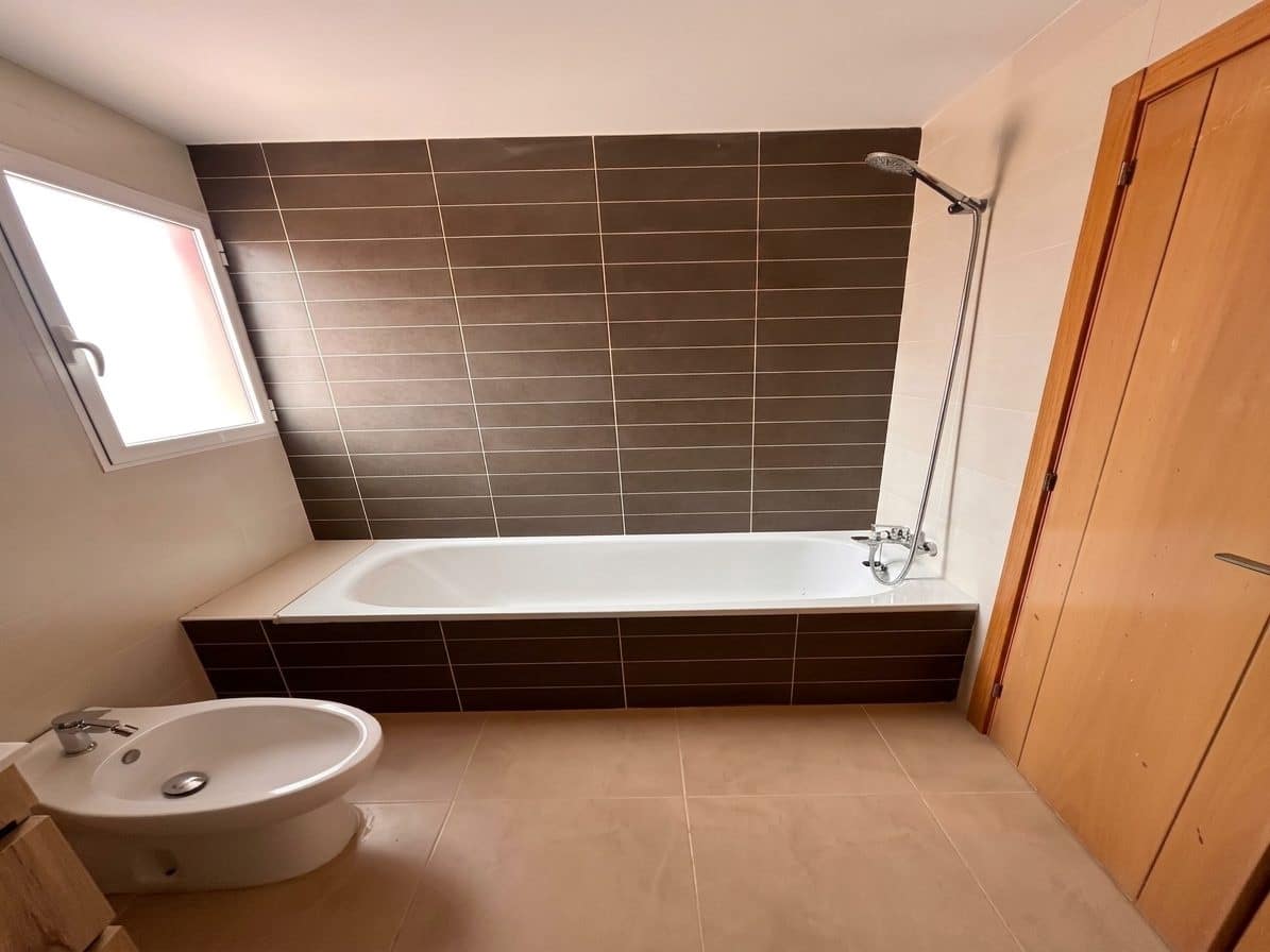 1 bedroom Apartment for sale in Alicante / Alacant city with pool - € 147,500 (Ref: 8857359)