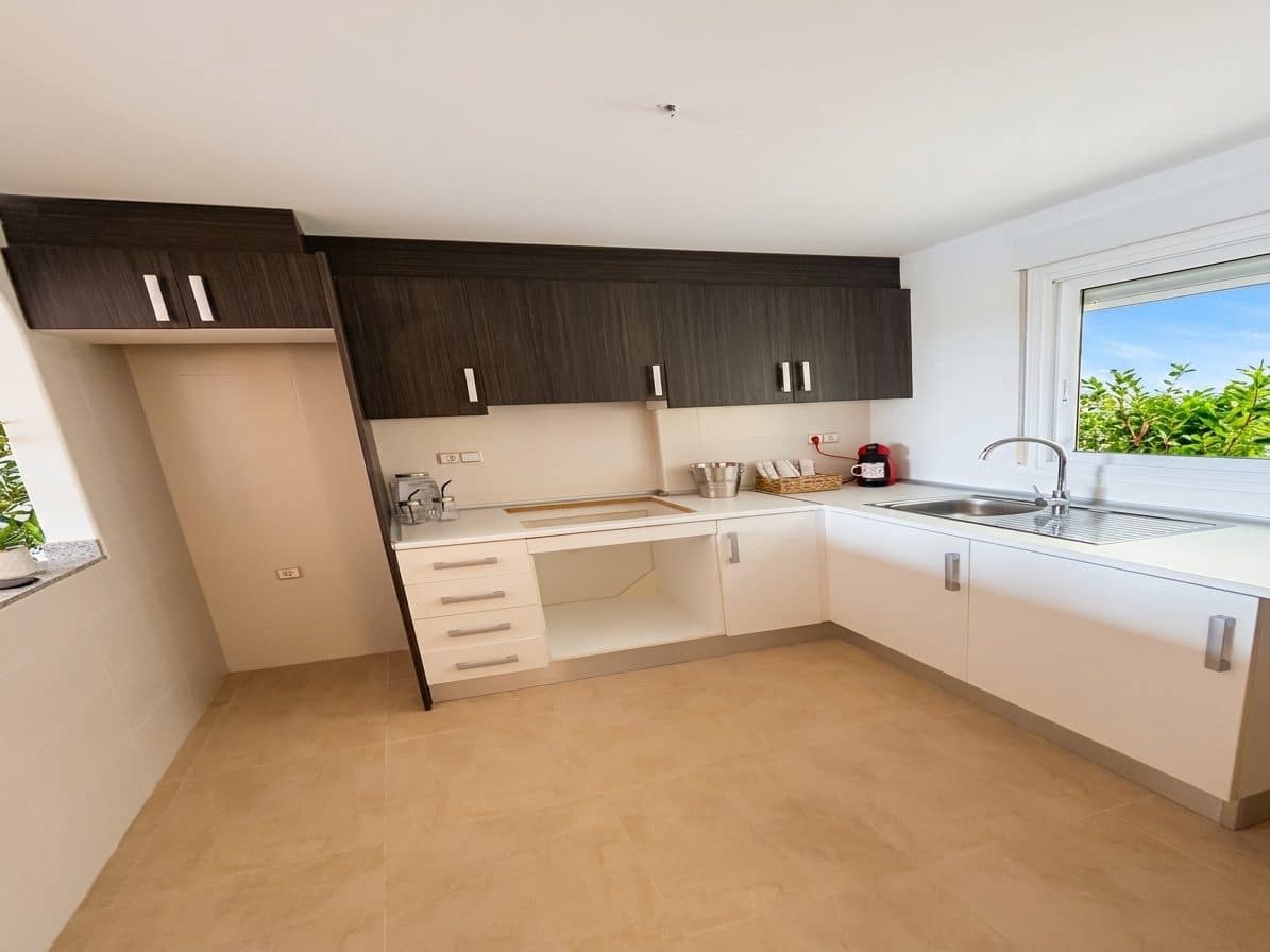 1 bedroom Apartment for sale in Alicante / Alacant city with pool - € 147,500 (Ref: 8857359)