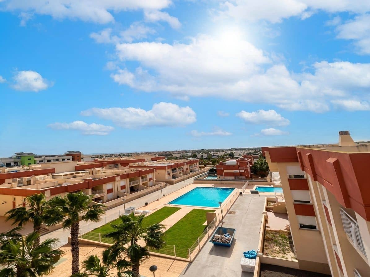 1 bedroom Apartment for sale in Alicante / Alacant city with pool - € 147,500 (Ref: 8857359)
