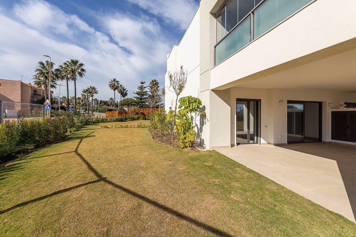 3 Zimmer Apartment zu verkaufen in Bahia de Casares mit Pool Garage - 435.000 € (Ref: 8862577)