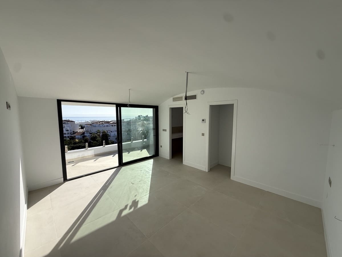 3 bedroom Semi-detached Villa for sale in Fuengirola with pool - € 634,900 (Ref: 8862578)