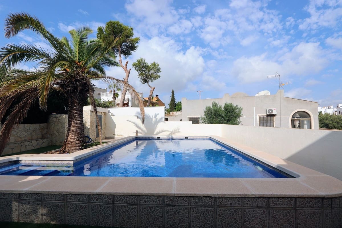 2 bedroom Villa for sale in Los Balcones with pool garage - € 282,000 (Ref: 8864998)