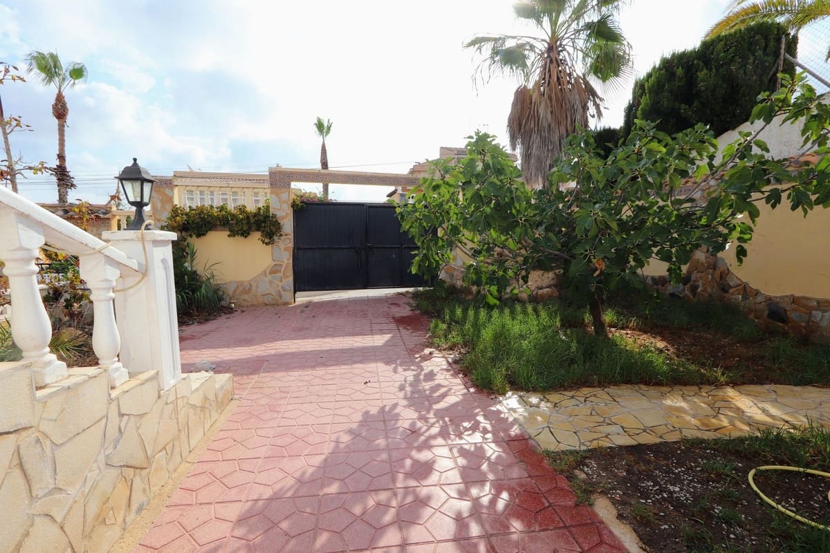 2 bedroom Villa for sale in Los Balcones with pool garage - € 282,000 (Ref: 8864998)