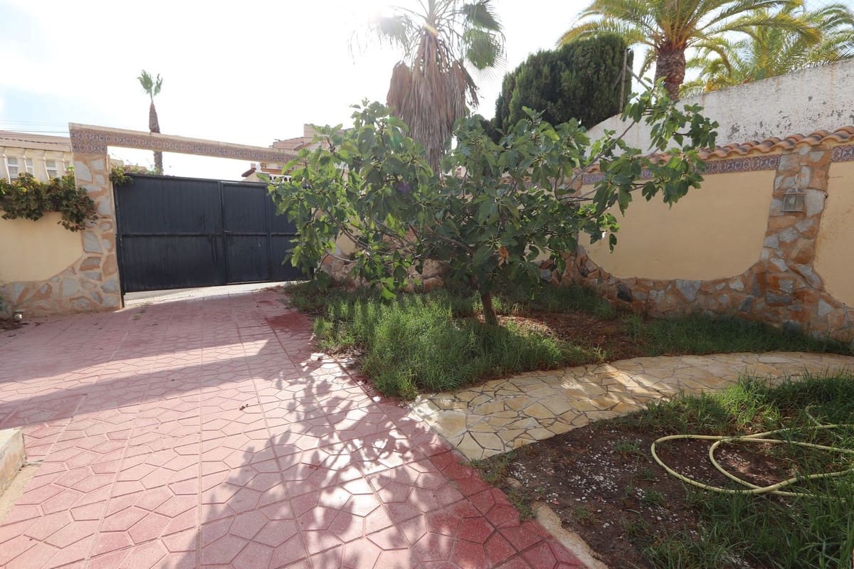 2 bedroom Villa for sale in Los Balcones with pool garage - € 282,000 (Ref: 8864998)