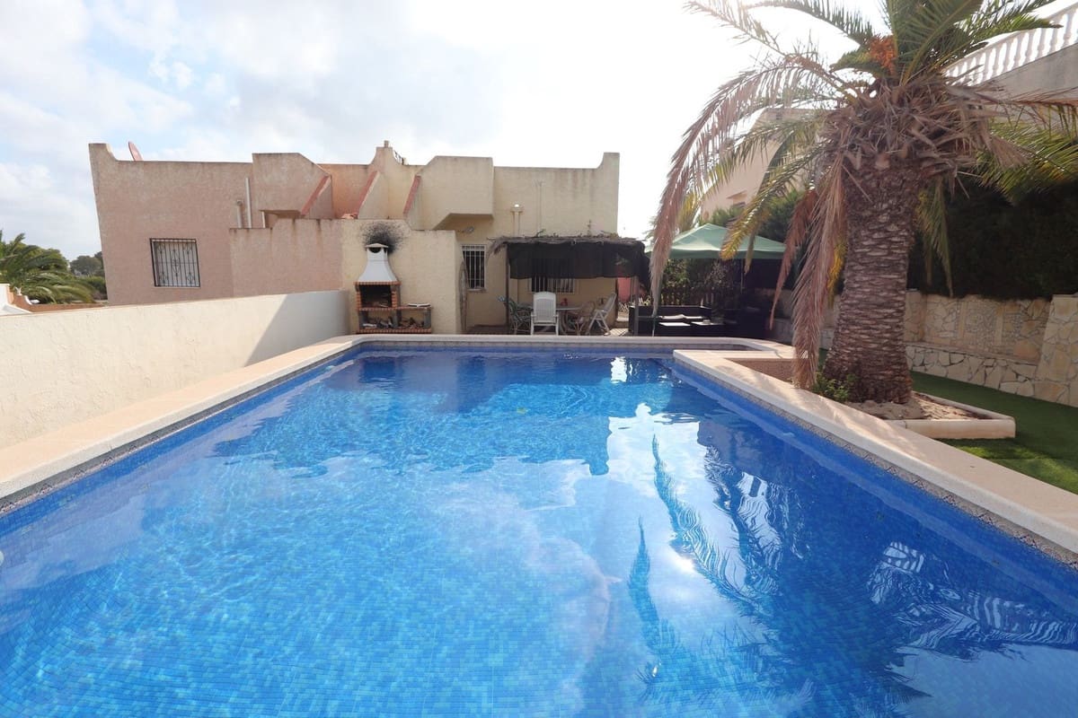 2 bedroom Villa for sale in Los Balcones with pool garage - € 282,000 (Ref: 8864998)